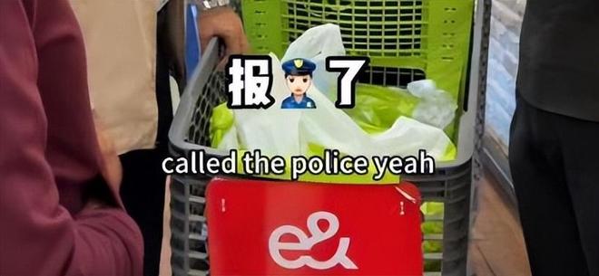 5人互殴完胜后获围观者竖拇指解气！俩中国女生埃及游与当地(图6)