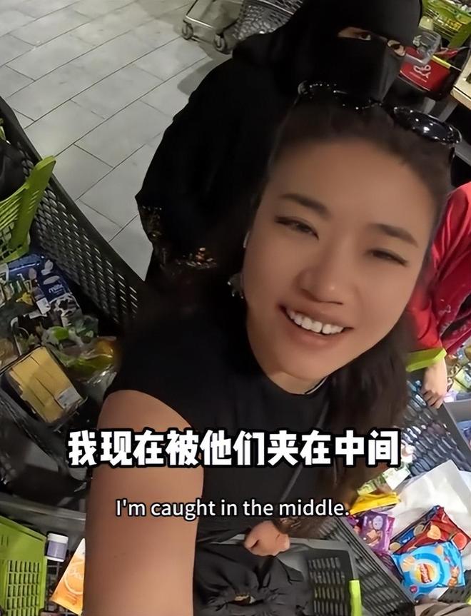 5人互殴完胜后获围观者竖拇指解气！俩中国女生埃及游与当地(图9)