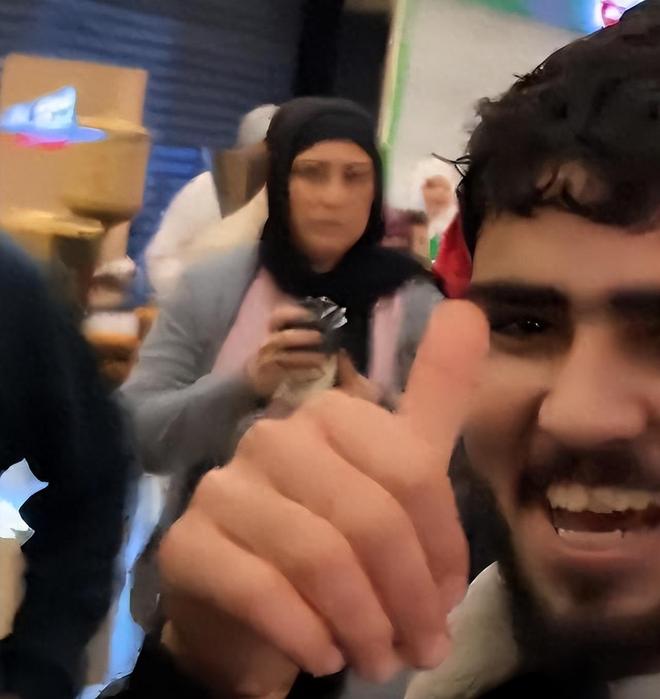 5人互殴完胜后获围观者竖拇指解气！俩中国女生埃及游与当地(图15)